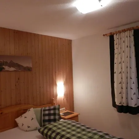 Pfeifer Apartment *